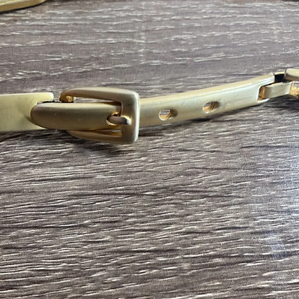 Womens Small Unbranded Vintage Gold Tone Metal Belt